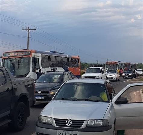 Manifestante Bloqueiam MT 040 Para Protestar Contra Aumento De Tarifa