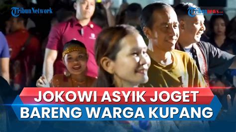 MOMEN Presiden Jokowi Asyik Joget Bareng Warga Di Kupang Didampingi