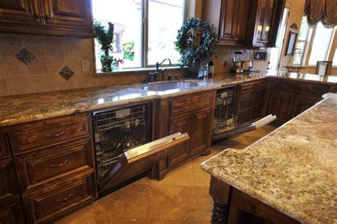 Waterfall House Clásico Cocina Sacramento de Crosby Homes Houzz