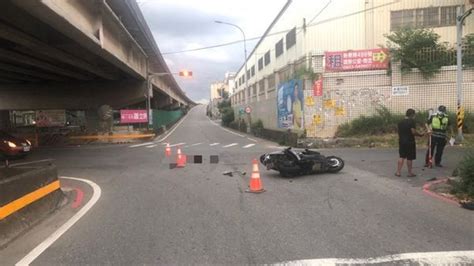 貨車闖紅燈飆車 騎士躲不過遭輾司機下場慘了｜東森新聞：新聞在哪 東森就在哪裡