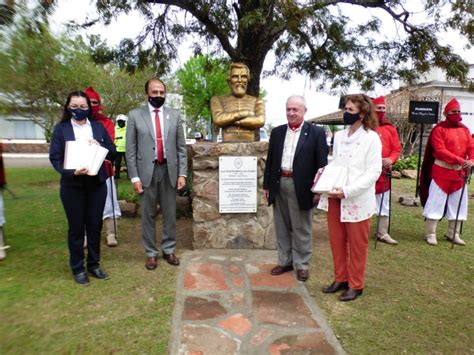 Noticia La Comisión Del Bicentenario Donó Una Escultura Del General