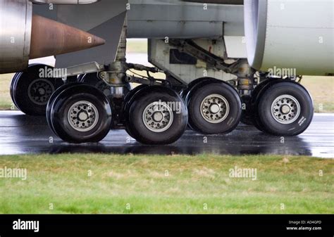 Boeing 747 Jumbo Jet Wheels Landing Gear Stock Photo Alamy