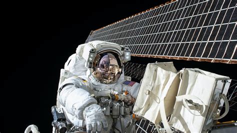 News Collins Aerospace To Deliver New Spacesuits To Nasa For International Space Station