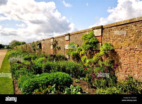 Hampton Court Garden Stock Photo - Alamy