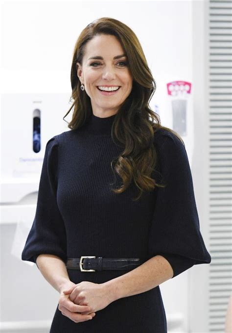 Kate Middleton - Royal Liverpool University Hospital in Liverpool 01/12 ...