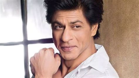 Shah Rukh Khan Shah Rukh Khans Luxurious Rs 16 Crore Car Gets Towed