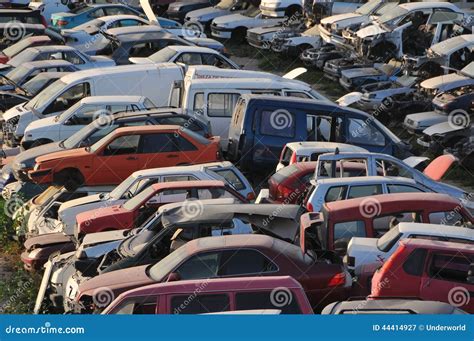 Carros Velhos Da Sucata No Cemit Rio De Autom Veis Imagem De Stock