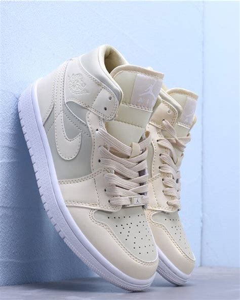 Womens Air Jordan 1 Mid Se Fossilwhite”