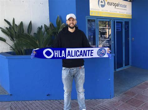 Álex Larsson Ficha Por Hla Alicante Deportes Cadena Ser