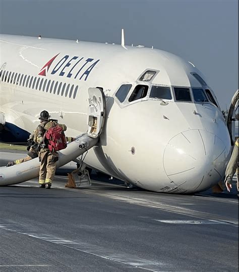 Delta B717 Makes Successful Landing Without Nose Gear Aviation