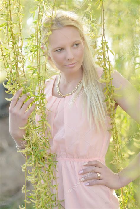 Ice Blonde Woman Stock Photo Muro 43996211