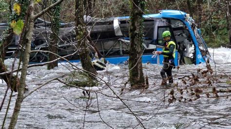 Localizada Una Séptima Víctima Mortal Del Accidente De Autobús En Pontevedra