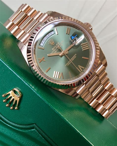 Rolex Day Date 40 Everose Gold Olive Green Roman Dial 228235 Rolex