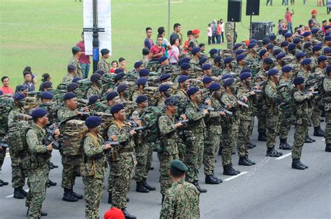 Seremban Malasia De Agosto De Soldados Malasios En Uniforme