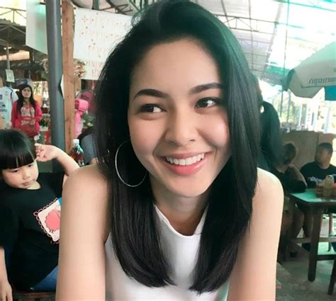 5 hot girl bình dân bất ngờ nổi tiếng trên mạng Gương mặt trẻ ZNEWS VN