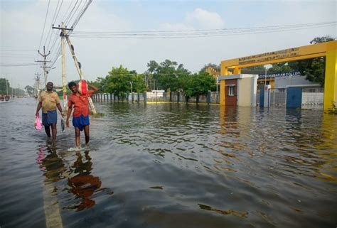 Intensas Lluvias Dejan Al Menos Muertos En El Sur De India