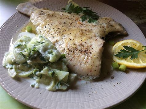 Gebratene Scholle Mit Gurkensalat Rezept Kochbar De