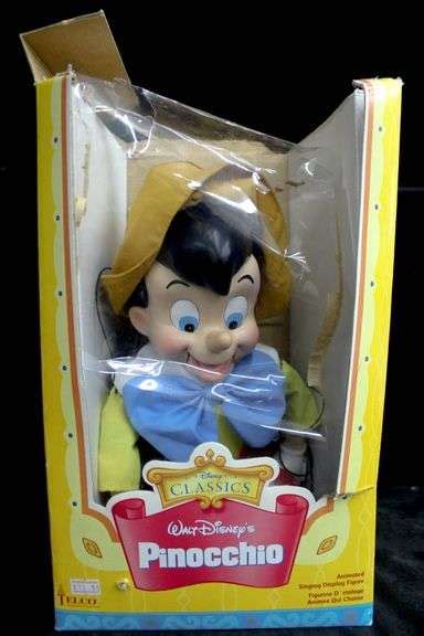 Disney Classics Walt Disney's "Pinocchio" Animated Singing Display ...