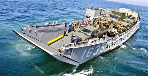 Landing Craft Utility LCU 1665 PACIFIC OCEAN Aug 3 20 Flickr