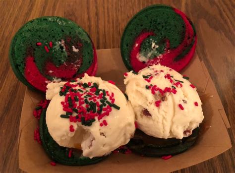 Review Holiday Ice Cream Sandwich Warms Up The Golden Horseshoe At