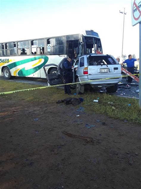 Brutal choque de autobús y camioneta en carretera Coroneo Querétaro