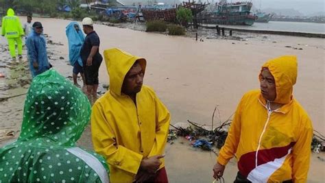 Bocah Hanyut Di Sungai Sihopo Hopo Tim Sar Cari Korban Di Tengah