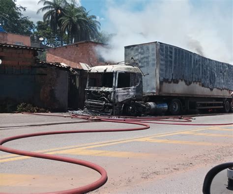 Carreta pega fogo na BR 381 veja vídeos