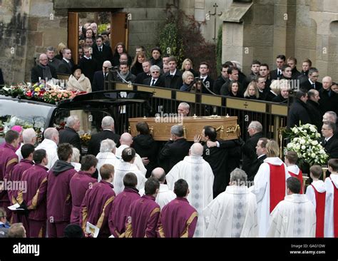 Phil Odonnell Funeral Stock Photo Alamy