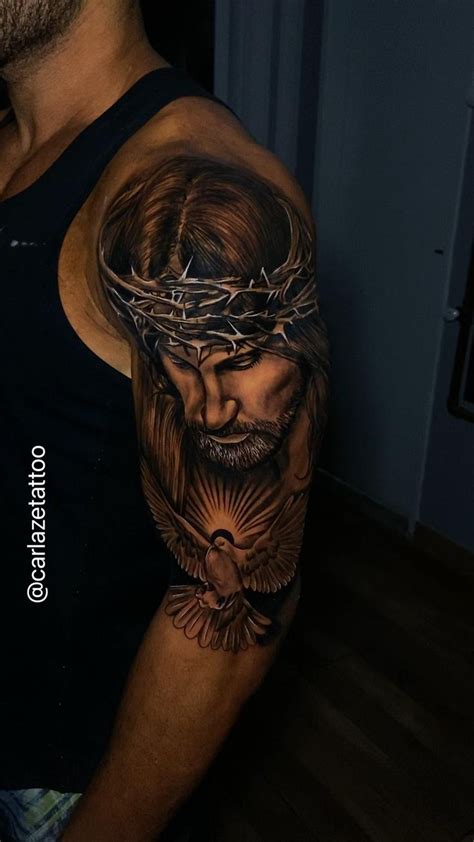 carlazetattoo Tatuagem Jesus Cristo no braço masculina Tatuagem