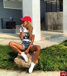 Back Brunette And Cute Image 336365 On Favim