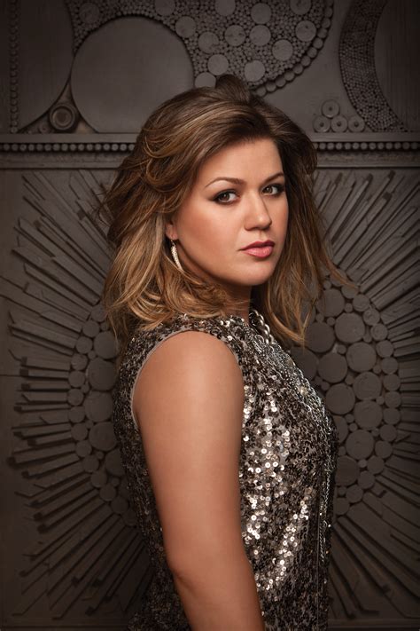 Kelly Clarkson Hits 2012 With A Super Bowl Level Bang In Support Of