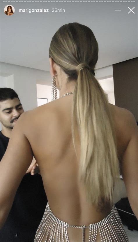 Mari Gonzalez sensualiza nos bastidores de ensaio fotográfico