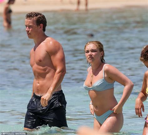 Florence Pugh And Will Poulter Looking Hot On The Beach Dating Celebria Atrl