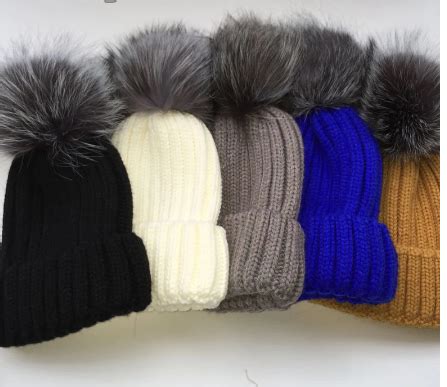 Fox fur pom pom hat - Ali Favorites