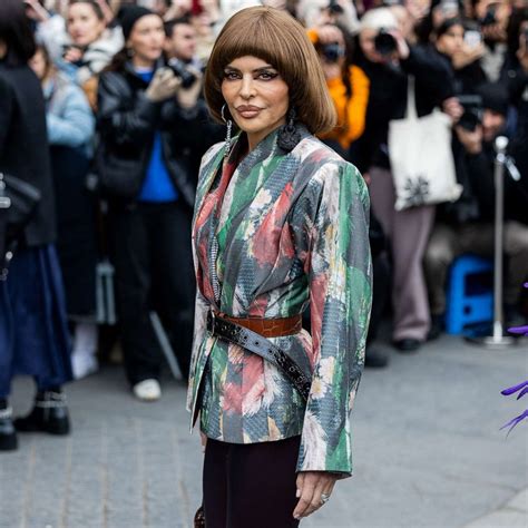 Lisa Rinna shows off new bowl cut during Paris Fashion Week - Good ...