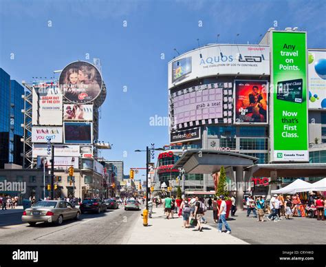 Yonge Dundas Square Toronto Stock Photo Alamy