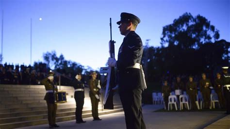 Anzac Day 2019: Tens of thousands converge on Australian War Memorial ...