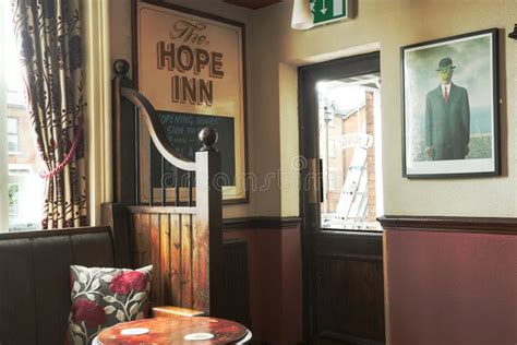 Traditional British Pub Interior Editorial Photo - Image of london, narrow: 135439776