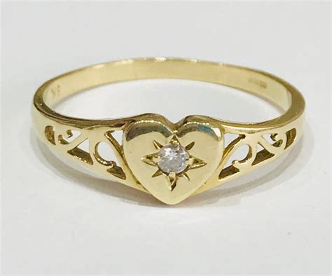 Vintage heart shaped 9ct yellow gold ring with cubic zirconia - fully ...