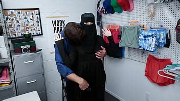 Officer Confronts Hijab Shoplifter Teen About Her Crime Lifterhub XVIDEOS