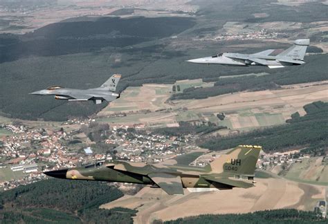 Тактический бомбардировщик General Dynamics F-111 Aardvark