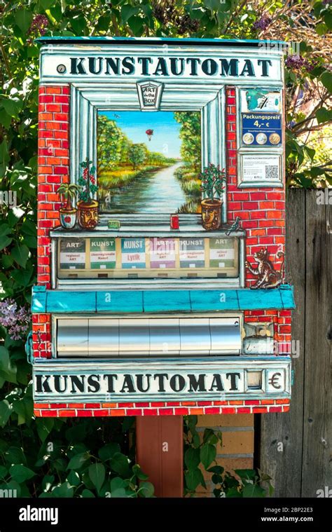 Ein Ehemaliger Zigarettenautomat Der Zu Einem Automaten F R Kunstwerke