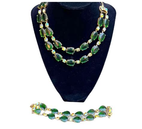 Vintage Midcentury Emerald Green Gold Tone Selro Rhinestone Necklace