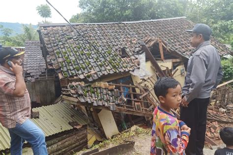 Tiga Desa Di Cisewu Diterjang Banjir Dan Longsor 6 Rumah Rusak Dan