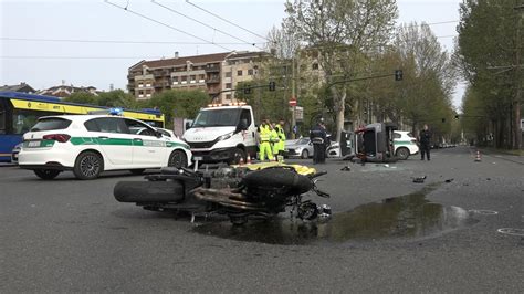 Incidente Mortale A Torino Travolto Un Motociclista