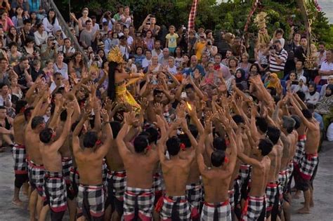 Tarian Adat Bali Yang Masih Lestari Hingga Sekarang