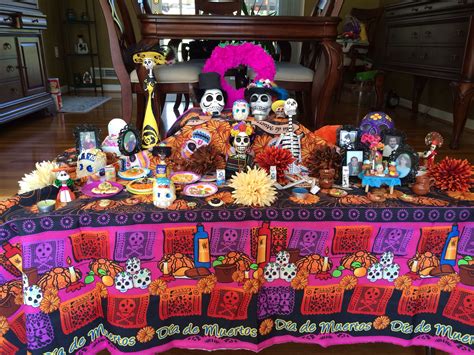 Dia de los Muertos altar | Dia de los muertos, Dia de muertos, Muerte