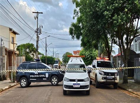 Trio invade casa mata homem tiro na cabeça e fere filho e a avó