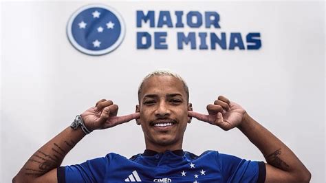 Cruzeiro Anuncia A Contrata O De Meia Matheus Pereira