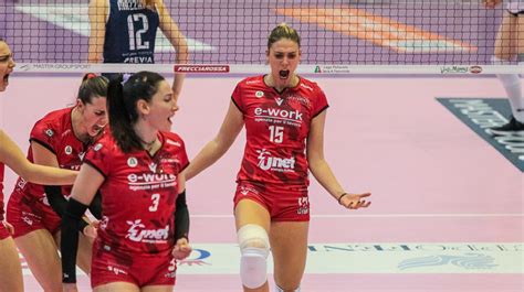 Pallavolo A Femminile Il Mercato Delle Farfalle Sinizia Con La